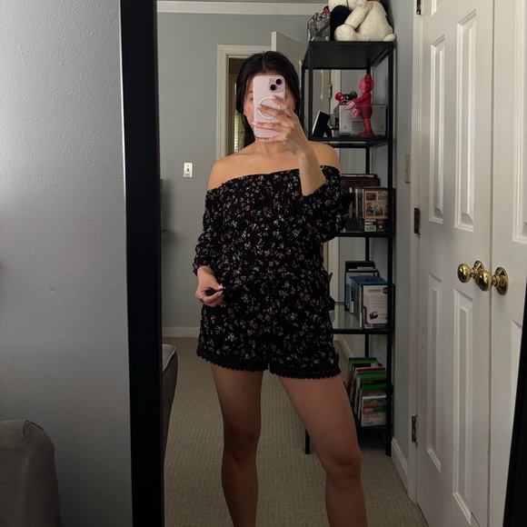 Abercrombie and Fitch off the shoulder floral romper size XS - Picture 3 of 5